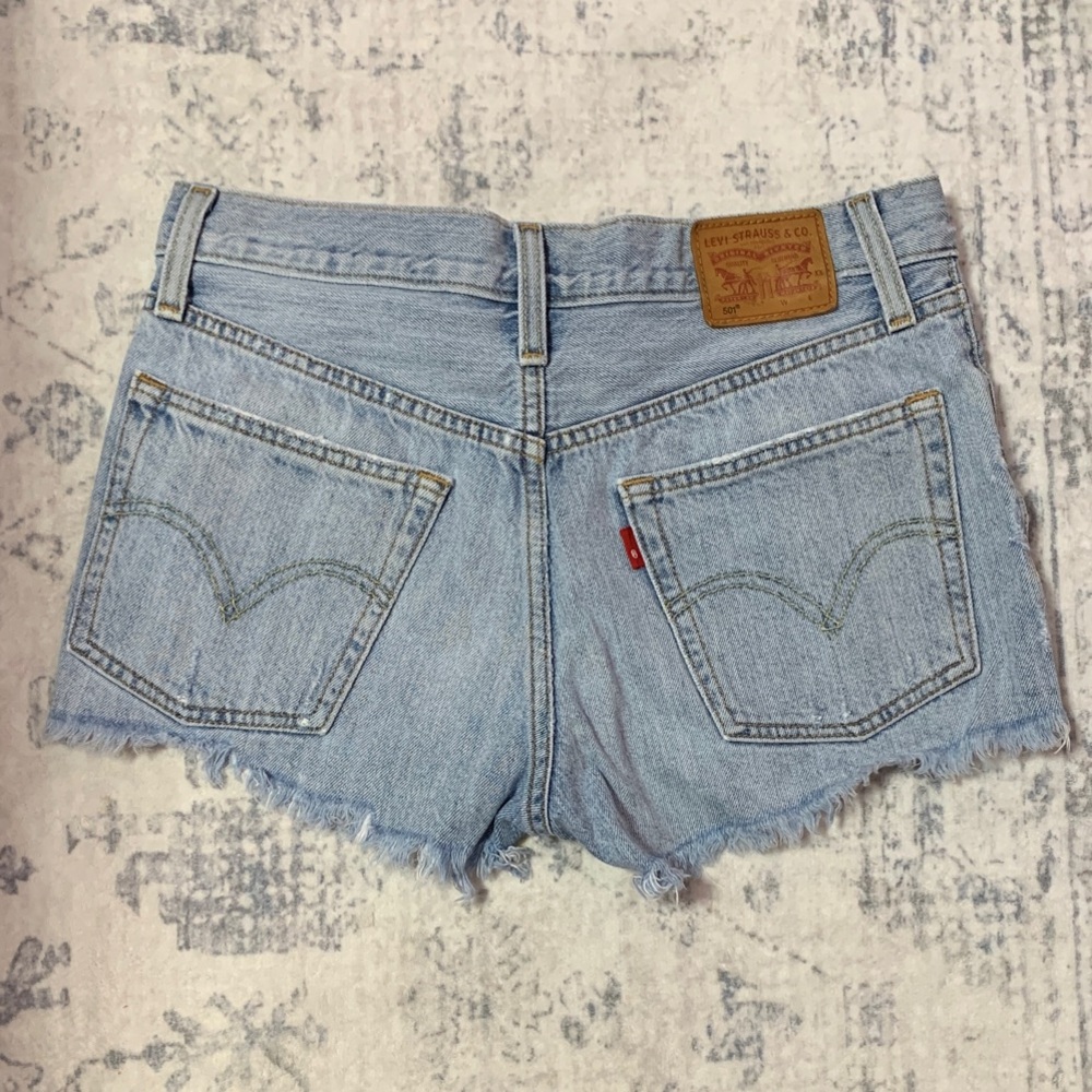 Levi's 501 Light Blue Jean Shorts - Picture 2 of 7